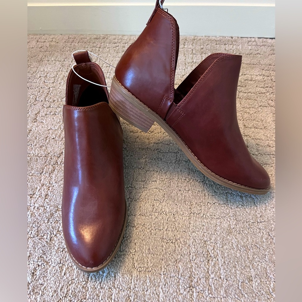 Universal Threads Brown Booties-NEW